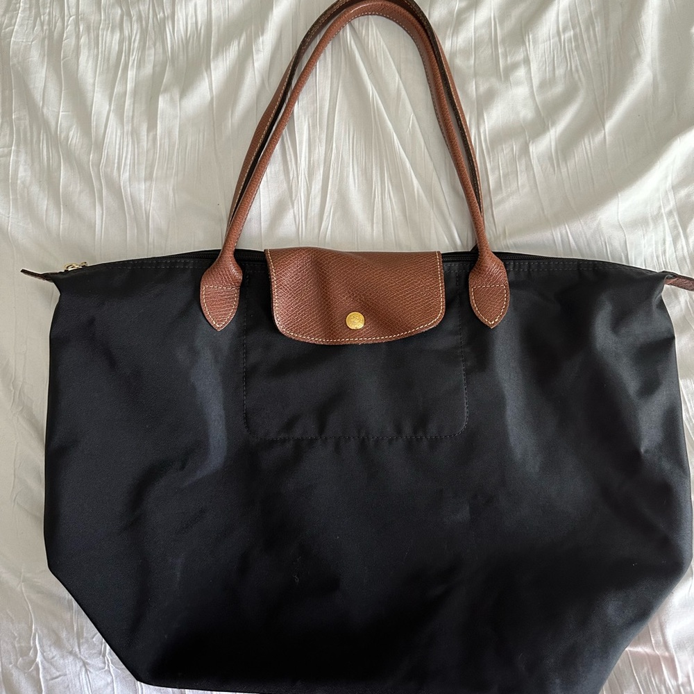 Black longchamp purse
